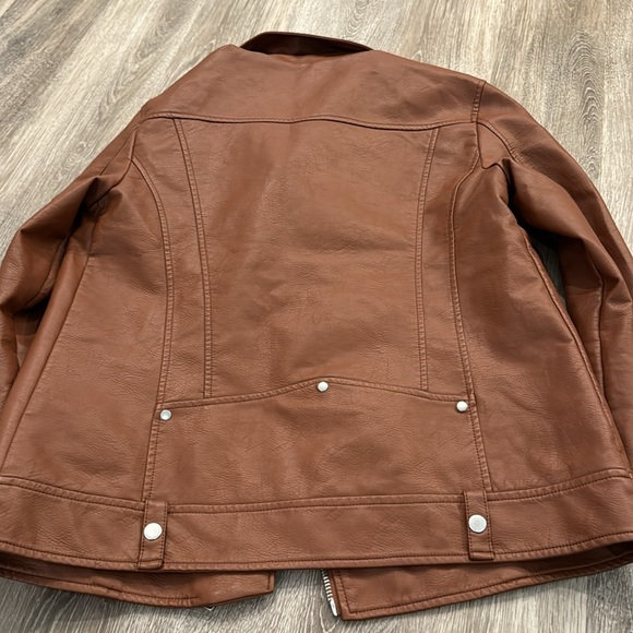 7 for All Mankind Brown Vegan Faux Leather
Moto Jacket sz medium M - Picture 6 of 6